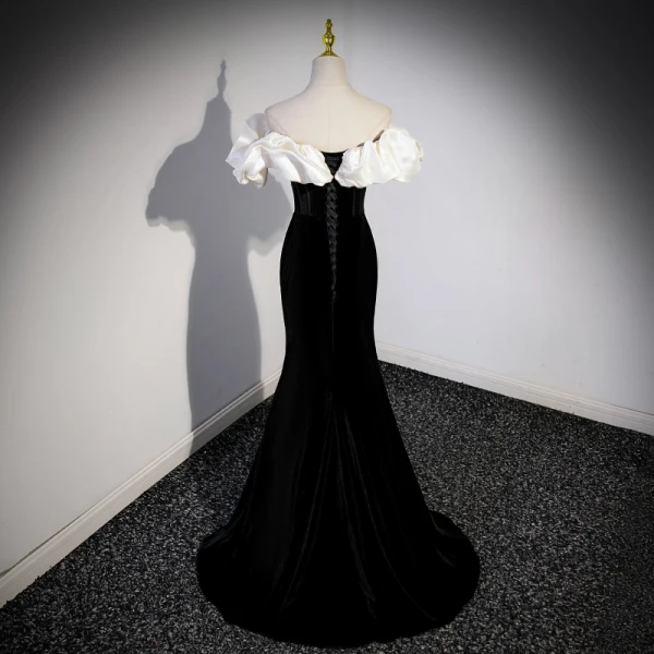 Sexy Schwarz Abendkleider 2023 Meerjungfrau Rüschen Off Shoulder Ärmellos Rückenfreies Sweep / Pinsel Zug Abend Festliche Kleider
