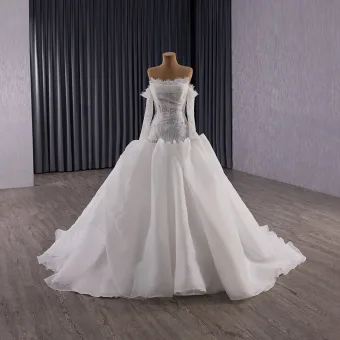 Haut De Gamme Vintage Originale Blanche Perle En Dentelle Fleur Robe De Mariée 2025 Robe Boule De L Épaule Manches Longues Dos Nu Tribunal Train