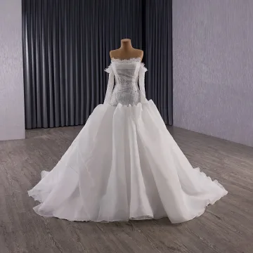 High End Vintage Vita Pärla Spets Blomma Bröllopsklänningar 2025 Balklänning Av Axeln Långärmad Halterneck Domstol Tåg
