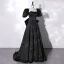 Élégant Noire Satin Robe De Bal 2022 Princesse Encolure Carrée Manches Courtes Dos Nu Noeud Train De Balayage Robe De Ceremonie