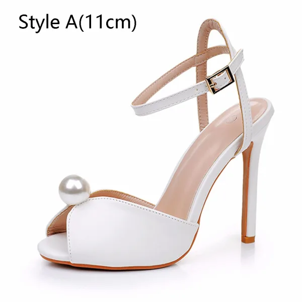Simple Blanche Bride Cheville Chaussure De Mariée 2024 11 cm Talons Aiguilles Peep Toes / Bout Ouvert Mariage Sandales Talons Hauts