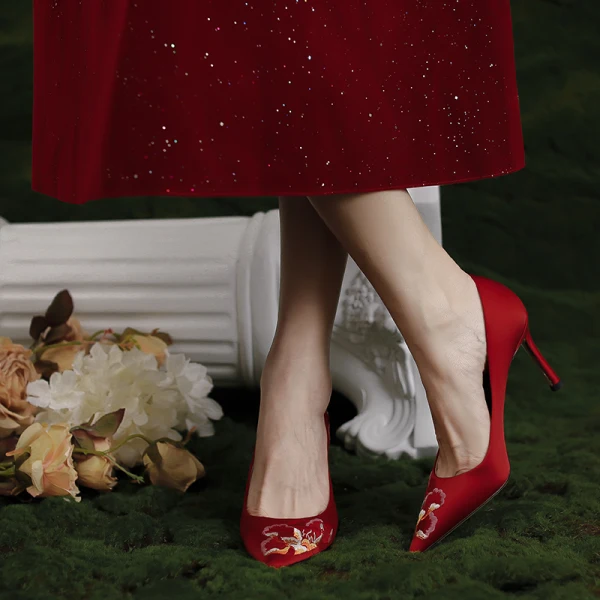 Chinese style Red Embroidered Wedding Shoes 2023 Leather Satin 9 cm Stiletto Heels Pointed Toe Wedding Pumps High Heels