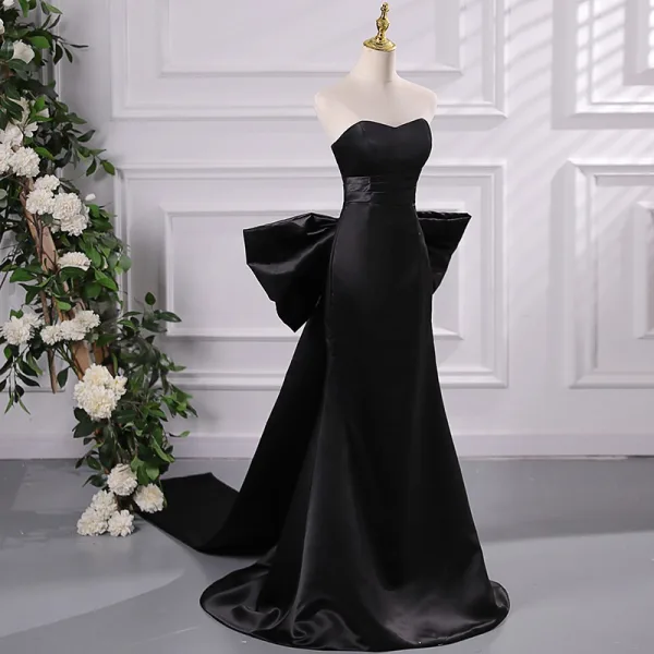 Style Audrey Hepburn Noire Satin Robe De Bal 2024 Trompette / Sirène Bustier Sans Manches Dos Nu Noeud Train De Balayage Promo Robe De Ceremonie