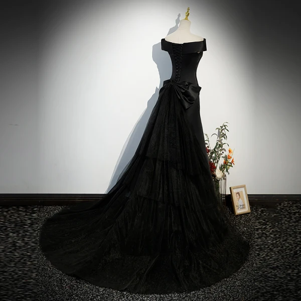 Chic / Belle Noire Satin Robe De Soirée 2023 Trompette / Sirène De l'épaule Manches Courtes Dos Nu Noeud Train De Balayage Soirée Robe De Ceremonie