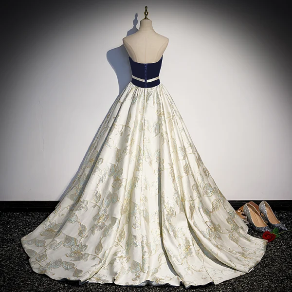 Fashion Navy Blue Satin Prom Dresses 2022 A-Line / Princess Strapless Sequins Bow Sleeveless Backless Sweep Train Formal Dresses