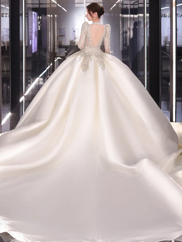 Vintage / Retro Ivory Beading Rhinestone Sequins Satin Wedding Dresses 2024 Ball Gown V-Neck Long Sleeve Backless Chapel Train Wedding
