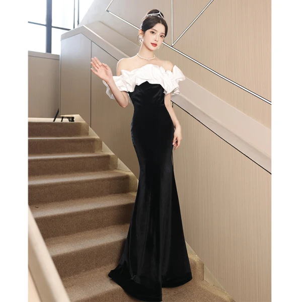 Charming Burgundy Velvet Evening Dresses 2023 Trumpet / Mermaid Ruffle Off-The-Shoulder Short Sleeve Backless Floor-Length / Long Formal Dresses
