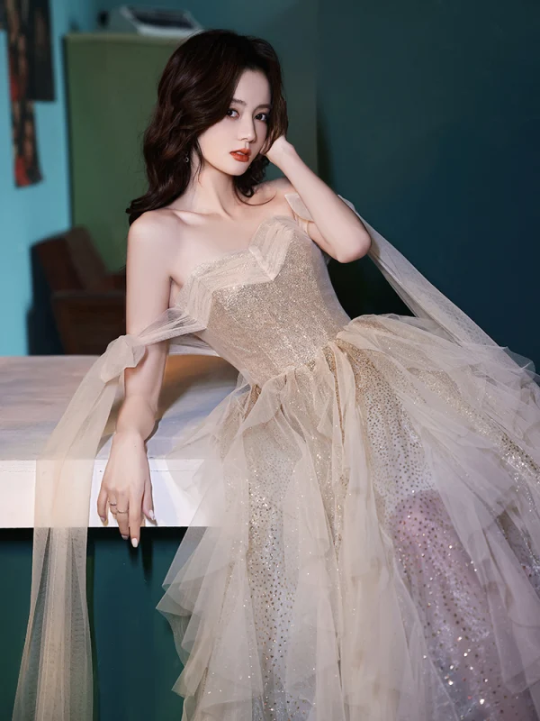 Sexy Charmant Champagne Paillettes Robe De Bal 2022 Princesse Bustier Noeud Sans Manches Dos Nu Longue Promo Robe De Ceremonie