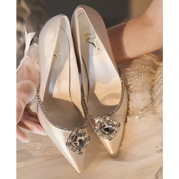 Fantastisk Elfenben Pärla Rhinestone Brudskor 2022 Läder 8 cm Stilettklackar Spetsiga Bröllop Pumps Högklackade