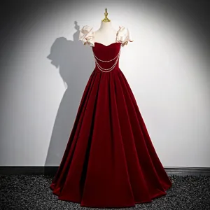Elegantes Borgoña Perla Vestidos De Gala 2024 Ball Gown Escote Cuadrado Ruffle Manga Corta Largos Gala Vestidos Formales Sin Espalda