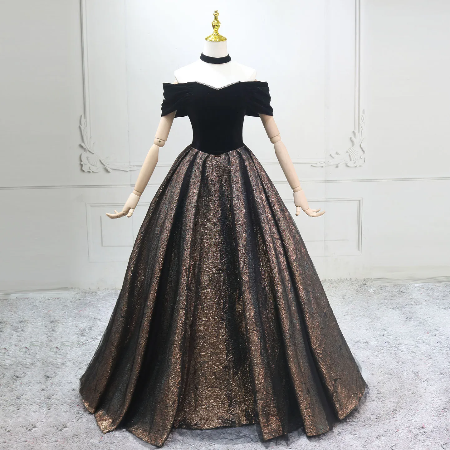Vintage Retro Black Gold Ball Gown Prom Dresses 2025 Off The Shoulder Short  Sleeve Backless Floor Length Long Prom Formal Dresses