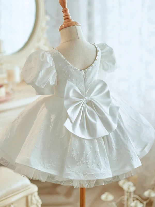 Chic / Beautiful White Short Pearl Wedding Flower Girl Dresses 2023 Ball Gown Square Neckline Short Sleeve Backless Bow Tulle