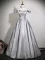 Schöne Silber Grau Perlenstickerei Pailletten Schmetterling Ballkleider 2025 Ballkleid Off Shoulder Ärmellos Rückenfreies Schleife Lange Festliche Kleider