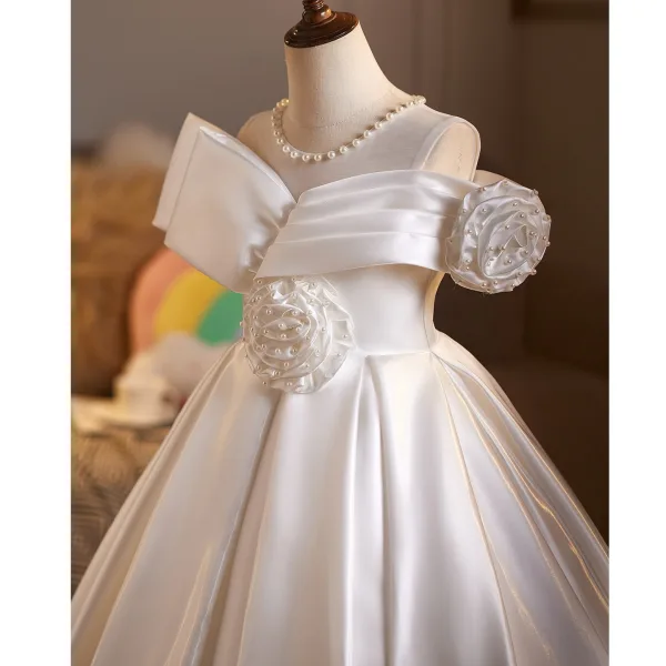 Elegant White Pearl Flower Satin Wedding Flower Girl Dresses 2026 Ball Gown Off-The-Shoulder Short Sleeve Floor-Length / Long