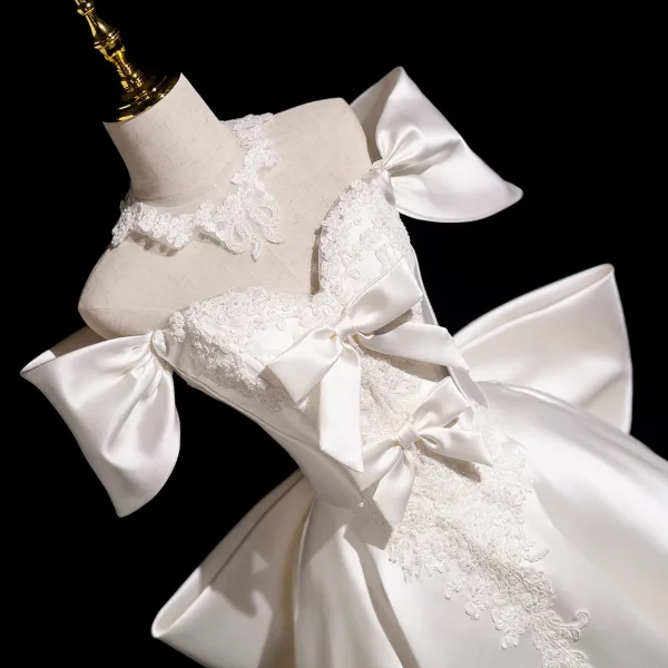 Modest / Simple Elegant Ivory Beading Lace Flower Satin Wedding Dresses 2025 Ball Gown Off-The-Shoulder Sleeveless Backless Bow Floor-Length / Long Wedding