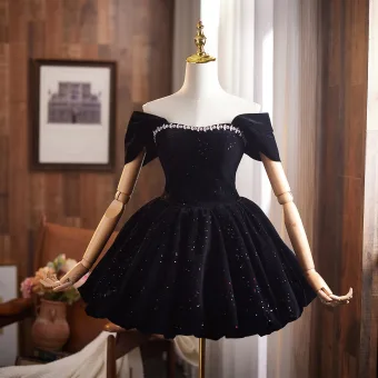 Chic Belle Noire Faux Diamant Paillettes De Retour Courte Velours Robe De Graduation 2025 Princesse De L Épaule Manches Courtes Dos Nu