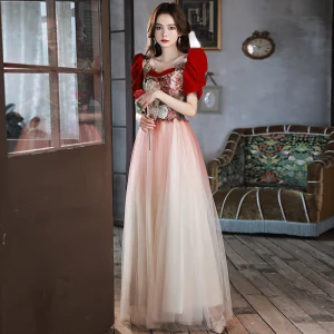 Chic Belle Bordeaux Impression Robe De Soirée 2022 Princesse Encolure Carrée Gonflée Manches Courtes Dos Nu Longue Soirée Robe De Ceremonie