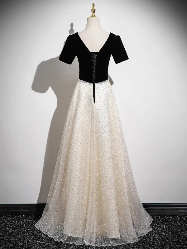 Elegant Black Pearl Rhinestone Sequins Prom Dresses 2026 A-Line / Princess Square Neckline Short Sleeve Backless