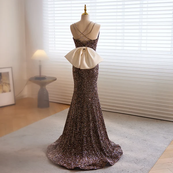 Sexy Scintillantes Doré Paillettes Robe De Soirée 2023 Trompette / Sirène Bretelles Spaghetti Sans Manches Dos Nu Noeud Train De Balayage Soirée Robe De Ceremonie