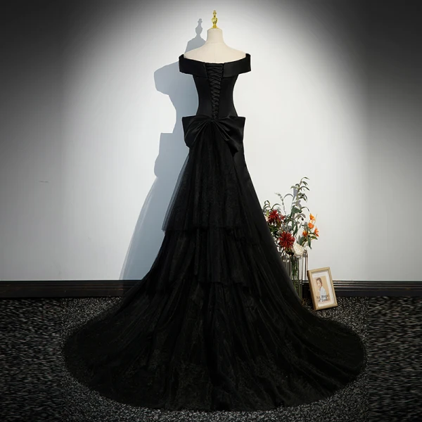 Chic / Belle Noire Satin Robe De Soirée 2023 Trompette / Sirène De l'épaule Manches Courtes Dos Nu Noeud Train De Balayage Soirée Robe De Ceremonie