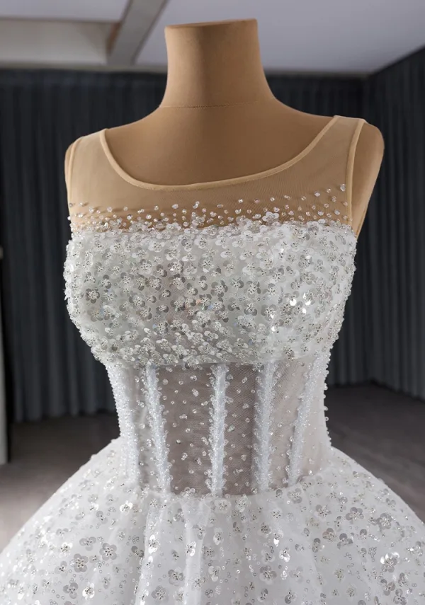 High-end White Handmade  Beading Sequins Wedding Dresses 2024 Ball Gown Scoop Neck Sleeveless Court Train Wedding