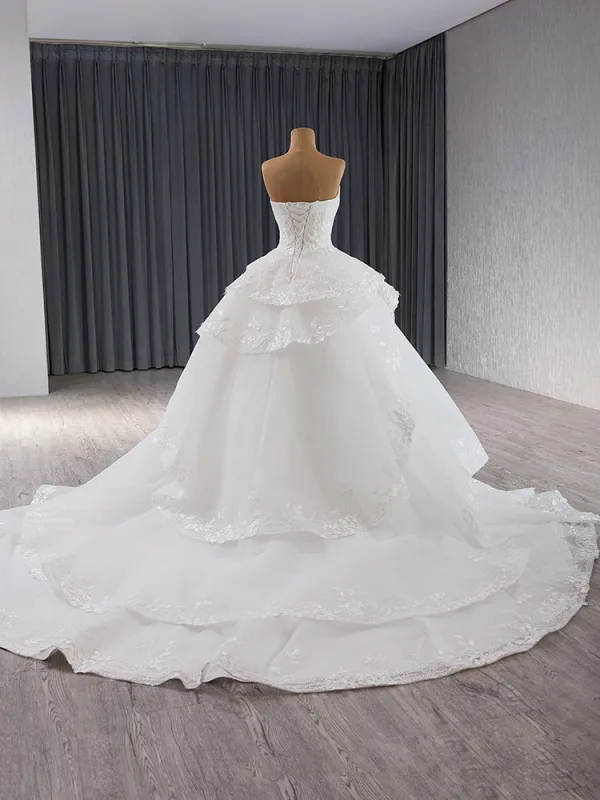 High-end Hvit Gripende Ruffles Blonder Blomst Brudekjoler 2024 Ballkjole Kjæreste Sløyfe Uten Ermer Ryggløse Royal Train Bryllup