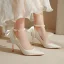 Élégant Ivoire Perle Noeud Bride Cheville Chaussure De Mariée 2023 Satin 8 cm Talons Aiguilles À Bout Pointu Mariage Escarpins Talons Hauts