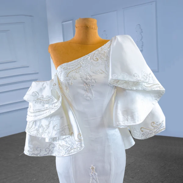 High End Elegante Weiß Satin Perlenstickerei Pailletten Brautkleider / Hochzeitskleider 2023 Meerjungfrau Fallende Rüsche One-Shoulder Kurze Ärmel Rückenfreies Hof-Schleppe Hochzeit