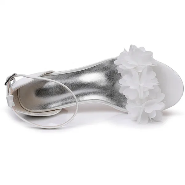Simple Blanche Appliques Satin Chaussure De Mariée 2024 Bride Cheville 5 cm Talons Épais Peep Toes / Bout Ouvert Mariage Sandales Talons Hauts