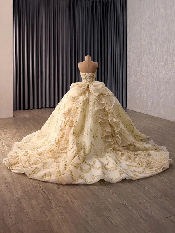 Luxury / Gorgeous Sparkly Champagne Beading Pearl Sequins Ruffle Wedding Dresses 2026 Ball Gown Sweetheart Sleeveless Backless Bow Chapel Train