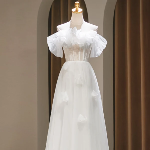 Modest / Simple White Appliques Bridesmaid Dresses 2024 A-Line / Princess Short Sleeve Backless Floor-Length / Long