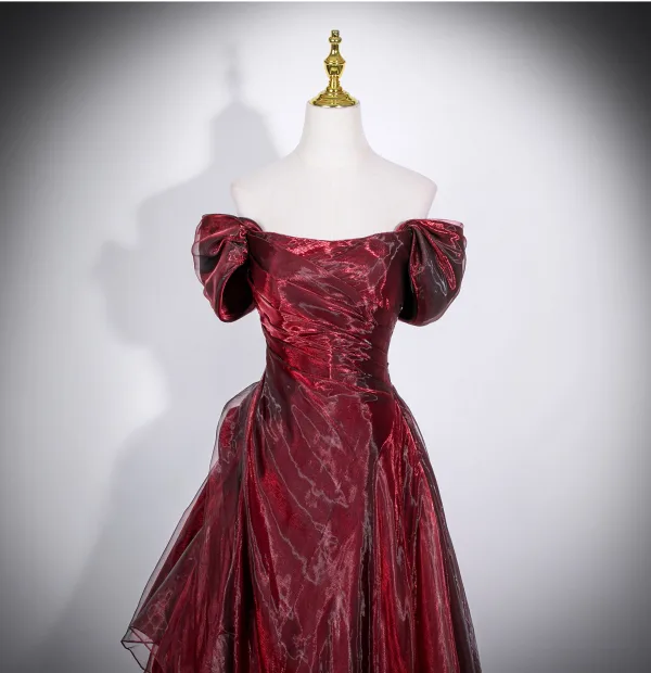 Chic / Beautiful Burgundy Prom Dresses 2026 A-Line / Princess Off-The-Shoulder Puffy Short Sleeve Backless Floor-Length / Long Formal Dresses