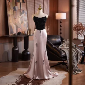 Sexy Rødmende Rosa Sløyfe Selskapskjoler 2025 Trompet Havfrue Strapless Uten Ermer Ryggløse Feie Tog Aften Formelle Kjoler