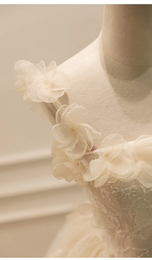 Haut de Gamme Élégant Champagne Fait main Perlage Appliques Robe De Mariée 2026 Princesse Bustier Sans Manches Dos Nu Longue