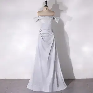 Sexy Gris Robe De Bal 2024 Trompette Sirène De L Épaule Sans Manches Dos Nu Longue Promo Robe De Ceremonie