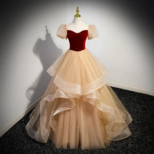 Élégant Bordeaux Glitter Paillettes Volants En Cascade Robe De Bal 2023 Robe Boule Encolure Carrée Gonflée Manches Courtes Dos Nu Longue Promo Robe De Ceremonie