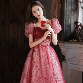 Élégant Bordeaux Paillettes Robe De Soirée 2022 Princesse Encolure Carrée Manches Courtes Dos Nu Noeud Longue Soirée Robe De Ceremonie