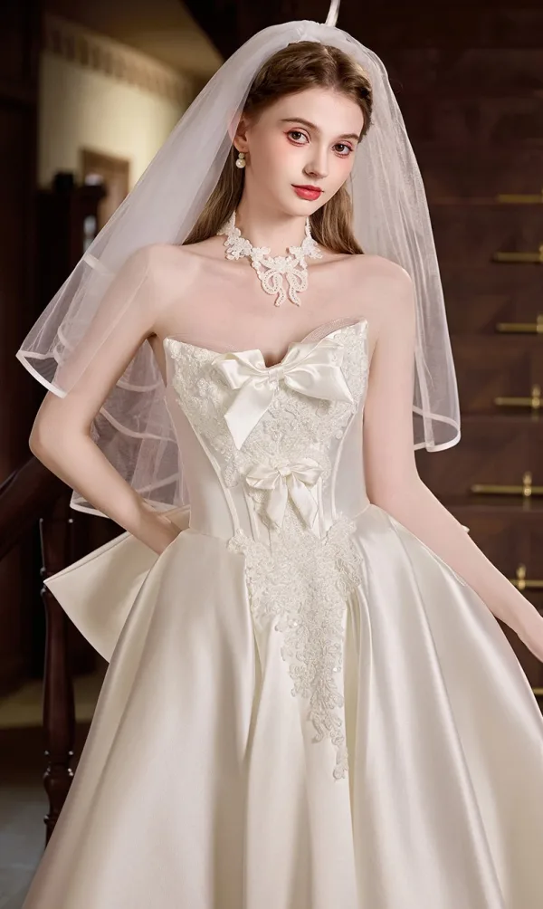 Elegant White Lace Flower Satin Wedding Dresses 2025 A-Line / Princess Strapless Sleeveless Backless Bow Floor-Length / Long