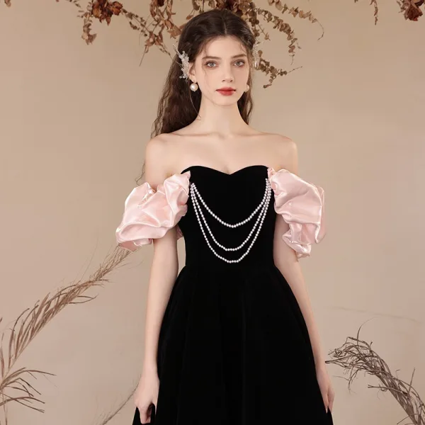 Chic / Beautiful Black Pearl Velvet Prom Dresses 2024 A-Line / Princess Off-The-Shoulder Ruffle Short Sleeve Backless Floor-Length / Long Prom Formal Dresses