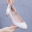 Elegante Weiß Perle Knöchelriemen Schleife Runde Zeh Brautschuhe 2024 3 cm Thick Heels Low Heel Hochzeit Pumps
