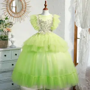 Chic Belle Vert Lime Robe Boule Anniversaire Volants En Cascade Paillettes Robe Ceremonie Fille 2022 Encolure Dégagée Manches Courtes Longue Robe Ceremonie Fille