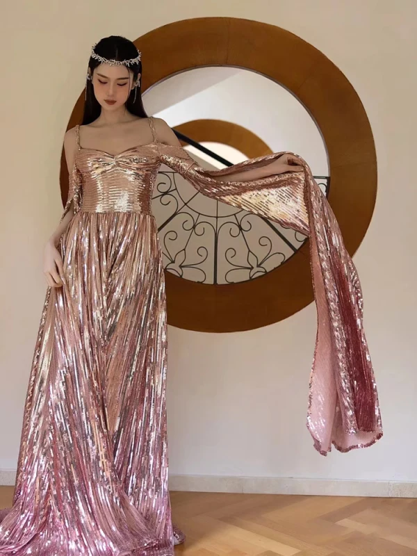 Scintillantes Sexy Doré Paillettes Robe De Bal 2024 Princesse Bretelles Spaghetti Sans Manches Dos Nu Train De Balayage Promo Robe De Ceremonie