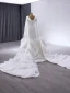 High End Weiß Pailletten Satin Fallende Rüsche Brautkleider / Hochzeitskleider 2024 Meerjungfrau Rundhalsausschnitt Ärmellos Rückenfreies Hof-Schleppe Hochzeit