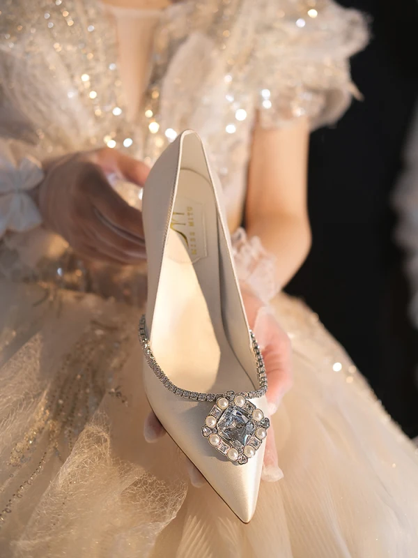 Fantastisk Elfenben Pärla Rhinestone Brudskor 2022 Läder 8 cm Stilettklackar Spetsiga Bröllop Pumps Högklackade