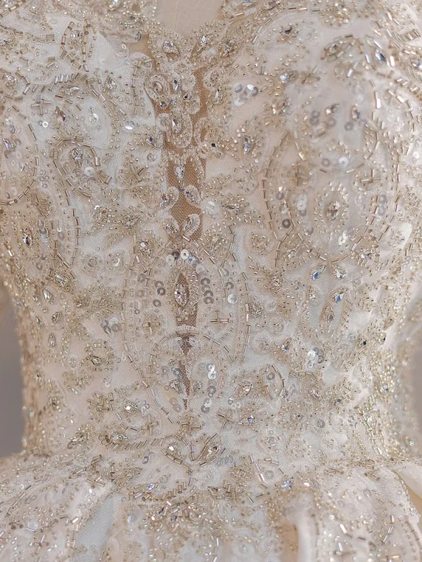 Vintage / Retro Ivory Beading Sequins Wedding Dresses 2023 Ball Gown Satin V-Neck Long Sleeve Court Train Wedding