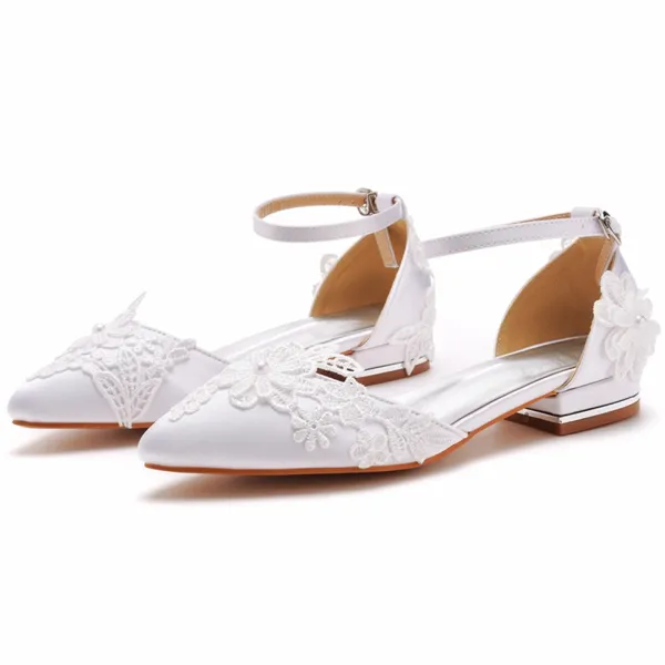 Chic / Beautiful White Lace Flower Flat Wedding Shoes 2023 Ankle Strap Pointed Toe Wedding Shoes