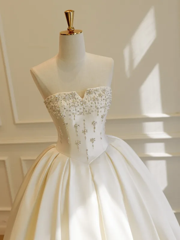 Luxe Ivoire Fait main Faux Diamant Satin Robe De Mariée 2026 Robe Boule Bustier Sans Manches Dos Nu Longue