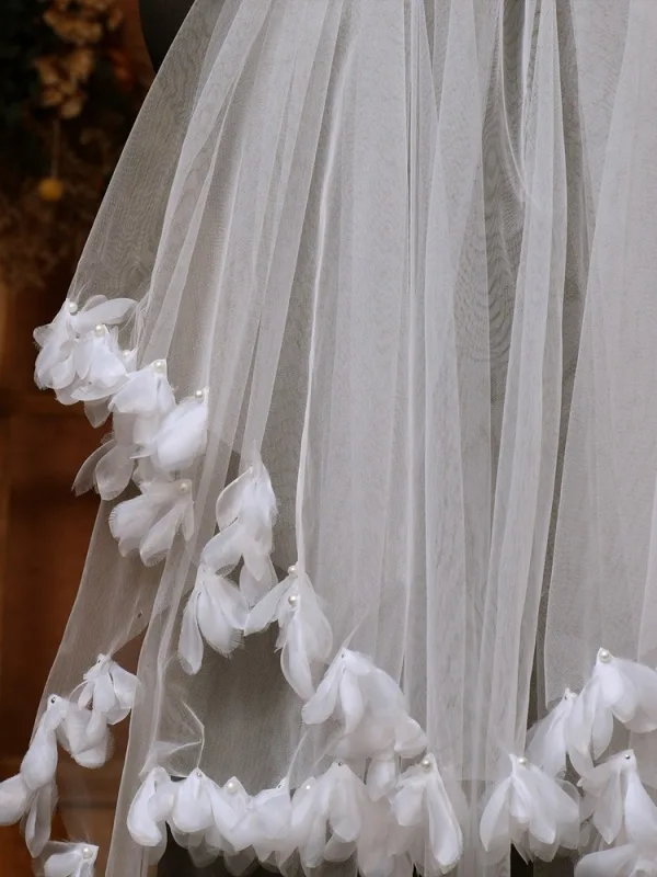 Modest / Simple White Handmade Appliques Wedding Veils 2025 Tulle