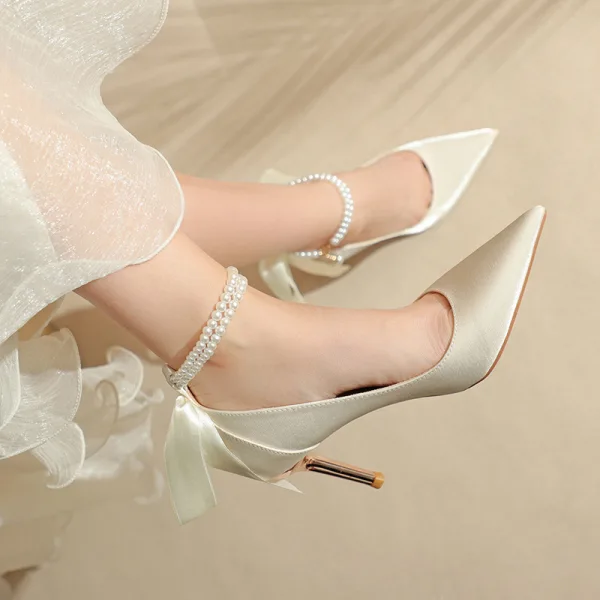 Élégant Ivoire Perle Noeud Bride Cheville Chaussure De Mariée 2023 Satin 8 cm Talons Aiguilles À Bout Pointu Mariage Escarpins Talons Hauts