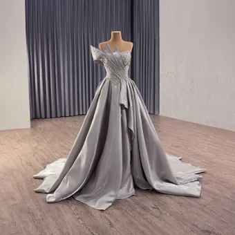 Haut De Gamme Gris Fait Main Perlage Faux Diamant Robe De Bal 2025 Princesse Bustier Sans Manches Dos Nu Tribunal Train Robe De Ceremonie